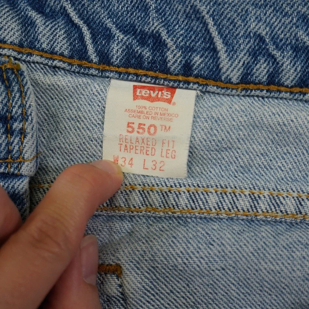 Vintage Levis 550 Relaxed Fit Tapered Mens Light Wash Orange Tab Jeans 34x32 90s